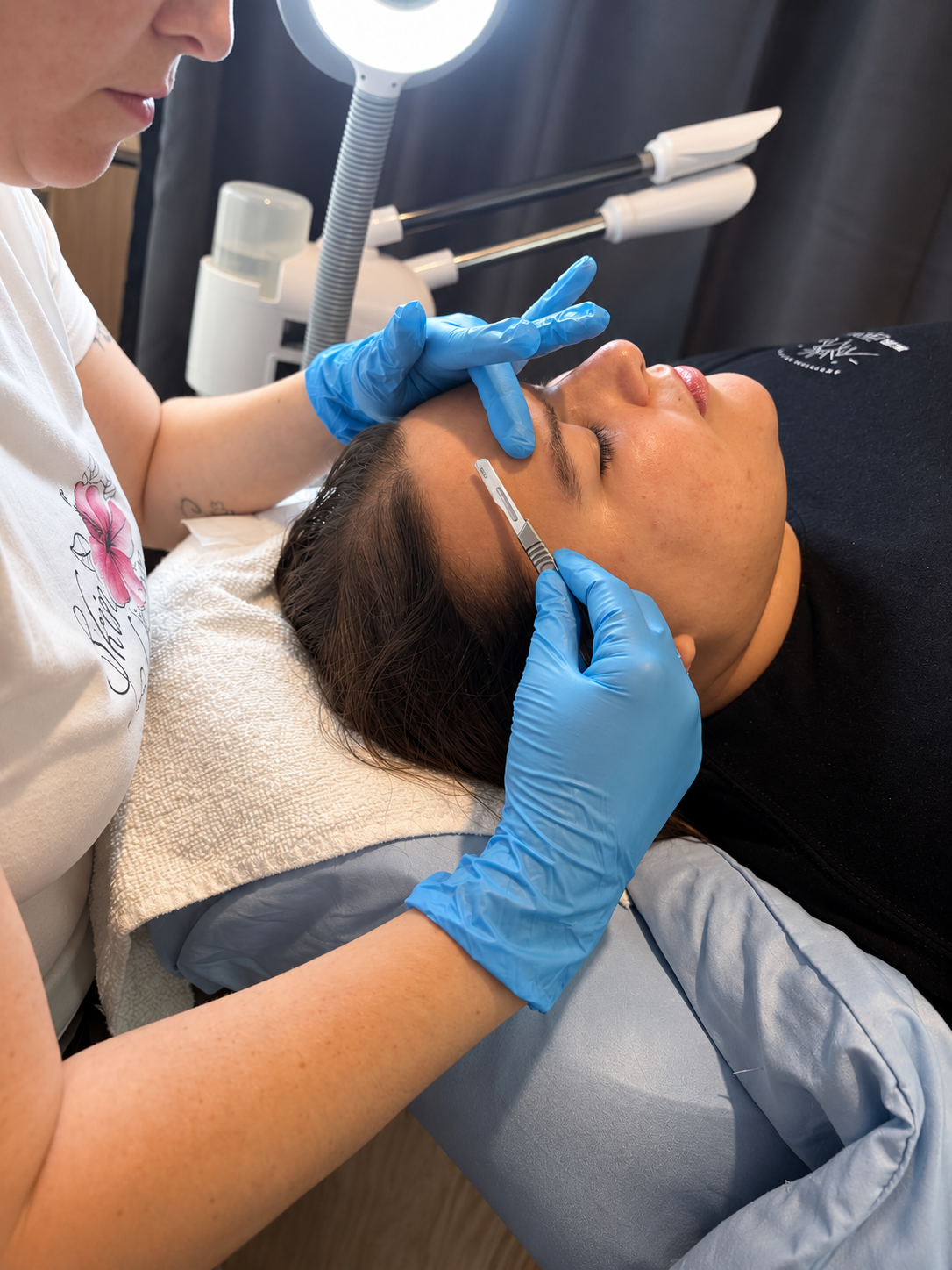 Advanced skin care treatments are provided at Skin Magnifique Spa such as dermaplaning, microdermabrasion, microneedling and reflexology in addition to facials.