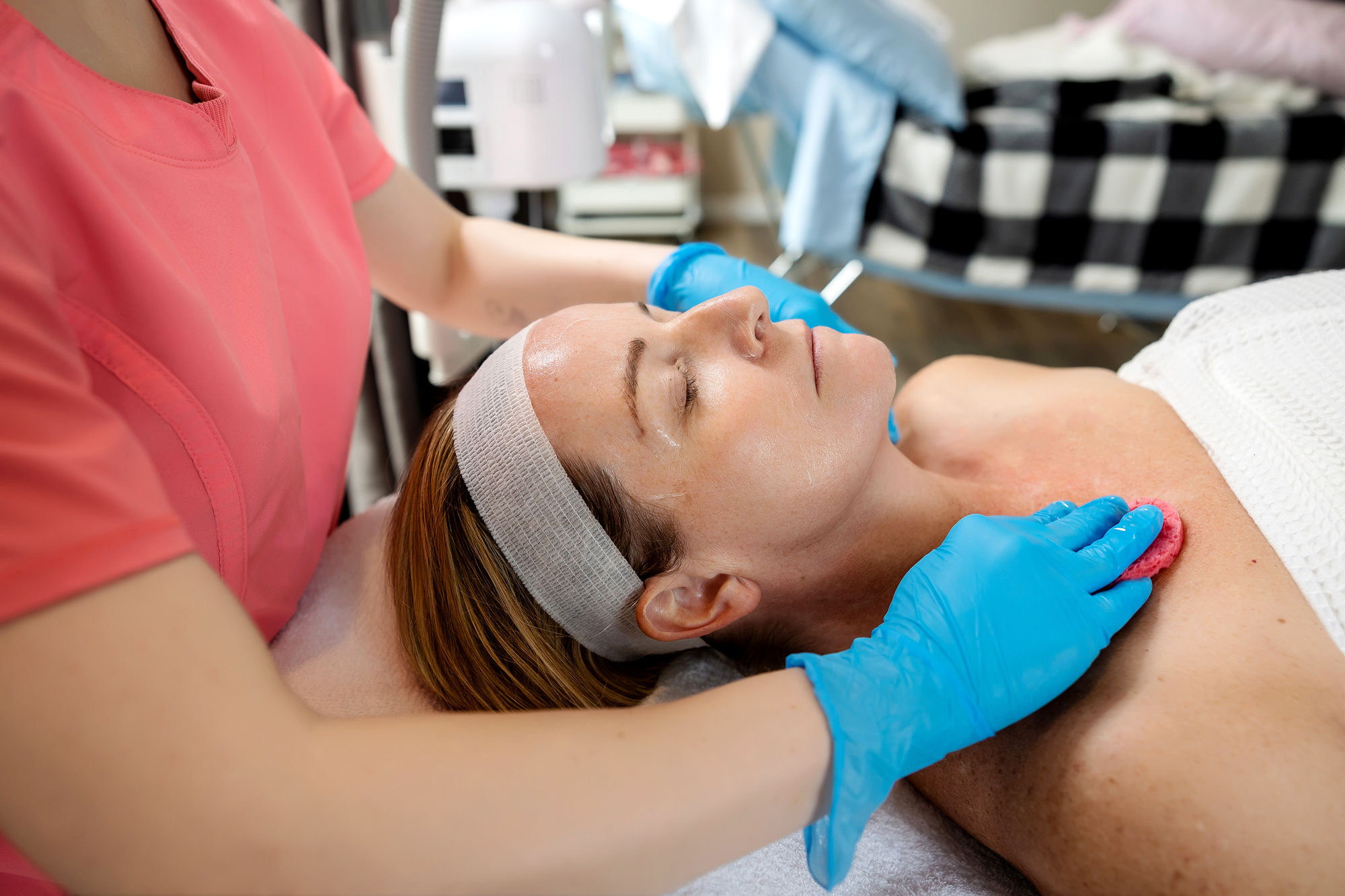 Esthetic body treatments are provided at Skin Magnifique Esthetics Spa including Back Facials and Microneedling of the neck and decolette areas.